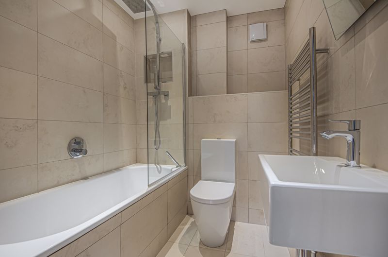 Family bathroom- click for photo gallery